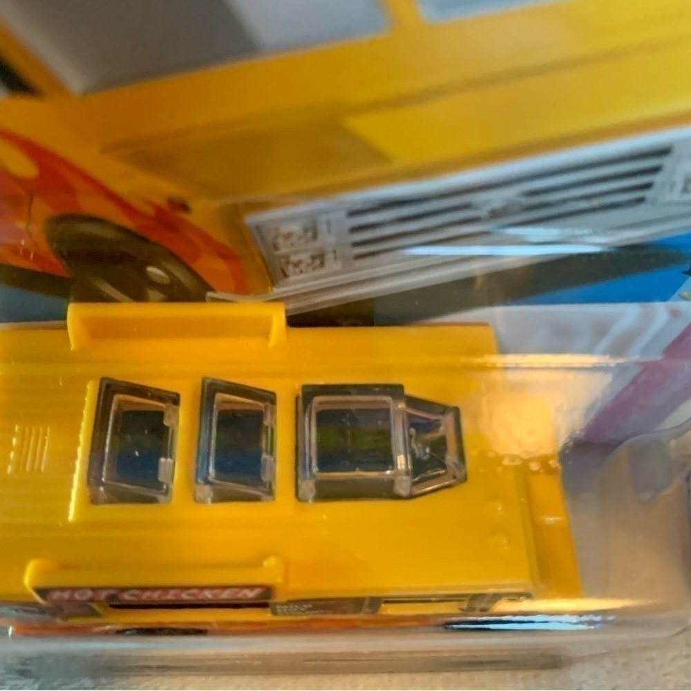 HOT Wheels Quick Bite Hot Chicken (Orange) 2022 Sweet Rides - Picture 10 of 14
